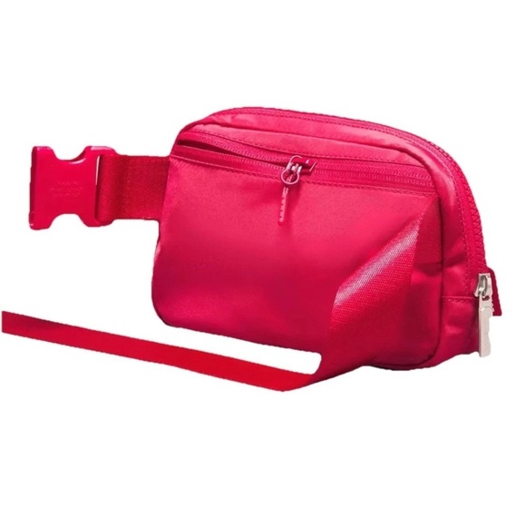 Authentic LULULEMON Everywhere Belt Bag 1L In Cherry Mist Pink & Silver Accents - Picture 3 of 10